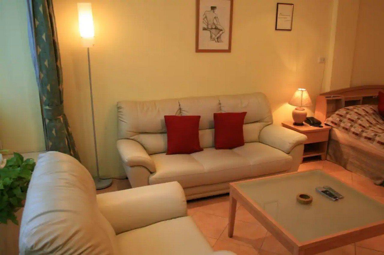 Aquarius Gay Pensión&Sauna Patong Exterior foto