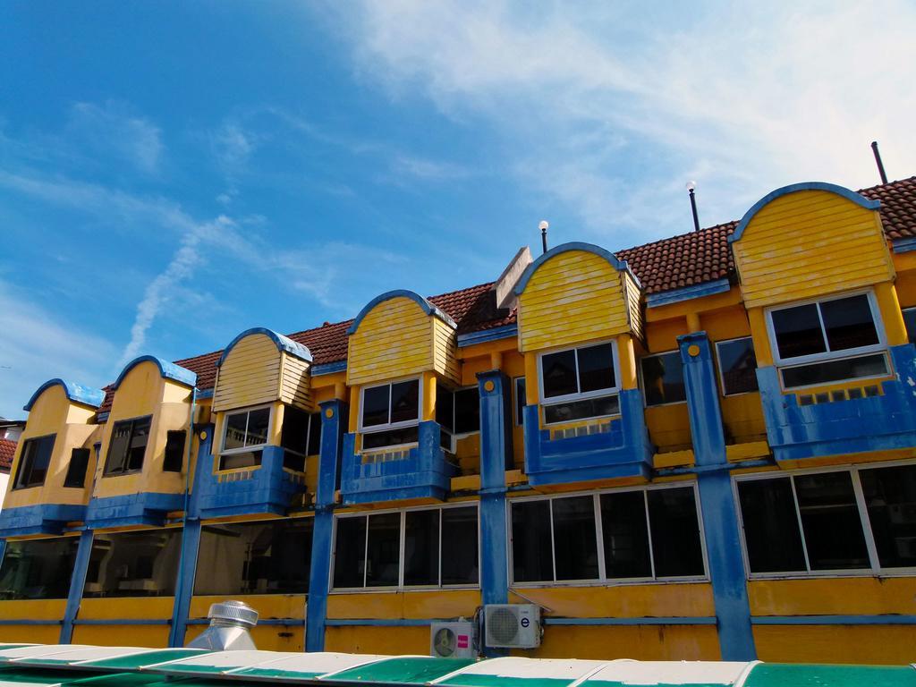 Aquarius Gay Pensión&Sauna Patong Exterior foto