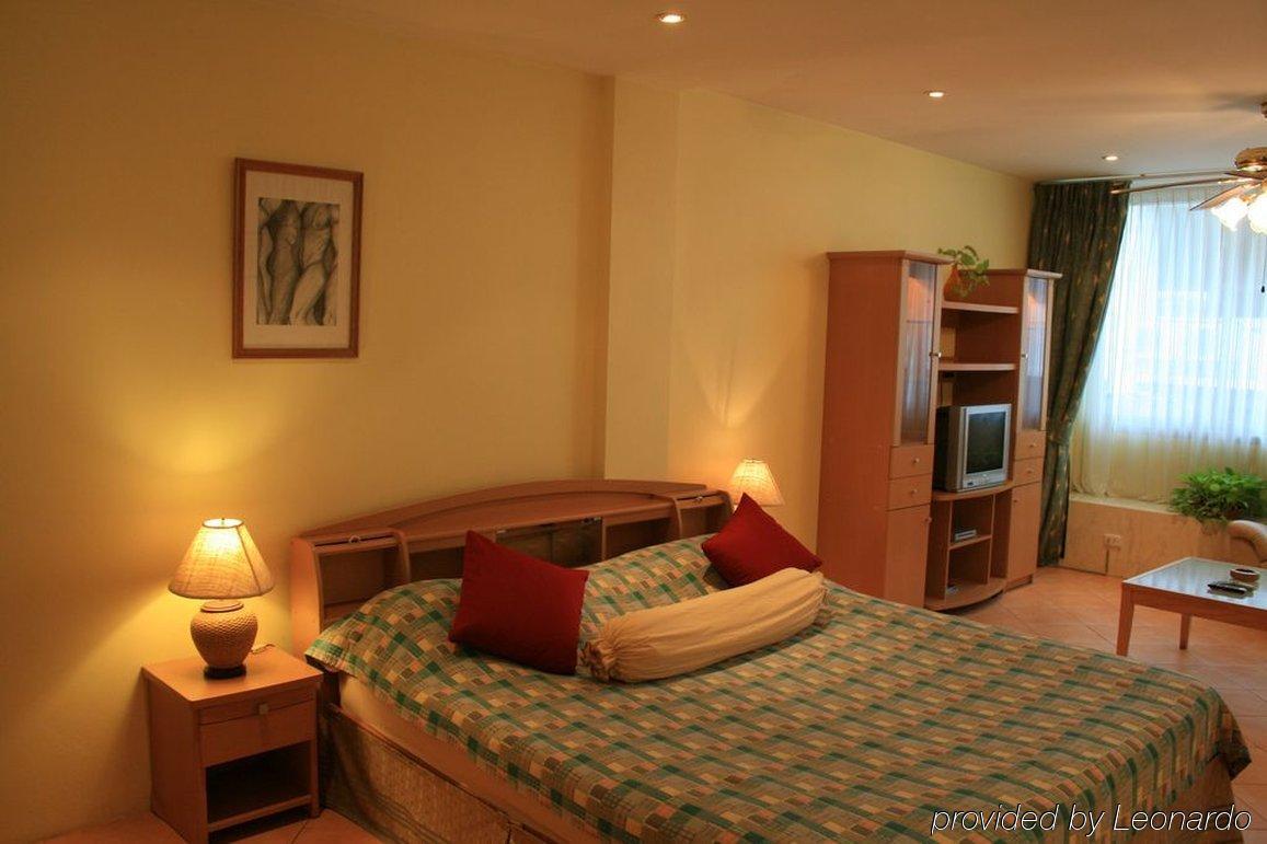 Aquarius Gay Pensión&Sauna Patong Habitación foto