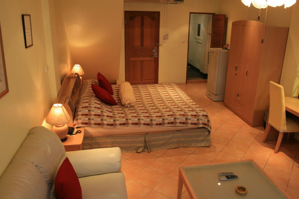 Aquarius Gay Pensión&Sauna Patong Exterior foto