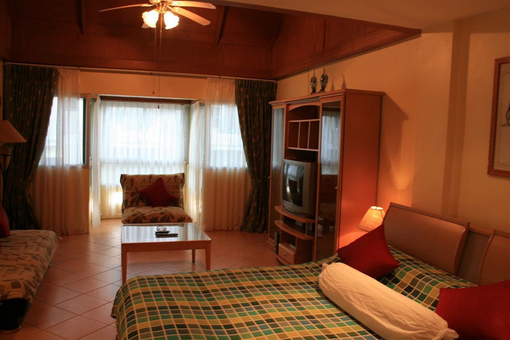 Aquarius Gay Pensión&Sauna Patong Exterior foto