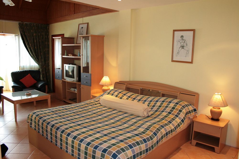Aquarius Gay Pensión&Sauna Patong Exterior foto