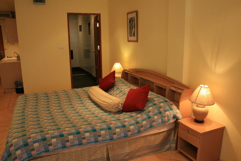 Aquarius Gay Pensión&Sauna Patong Exterior foto
