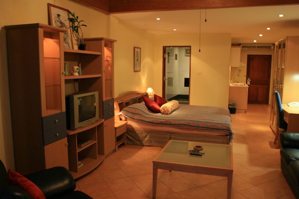 Aquarius Gay Pensión&Sauna Patong Exterior foto