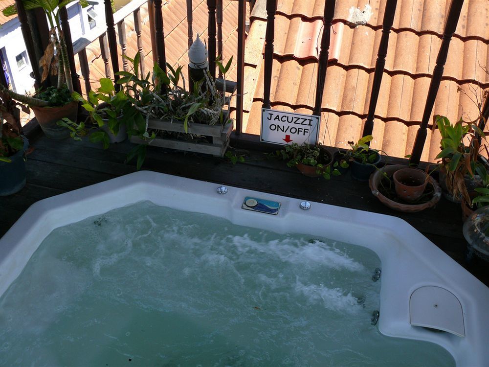 Aquarius Gay Pensión&Sauna Patong Exterior foto