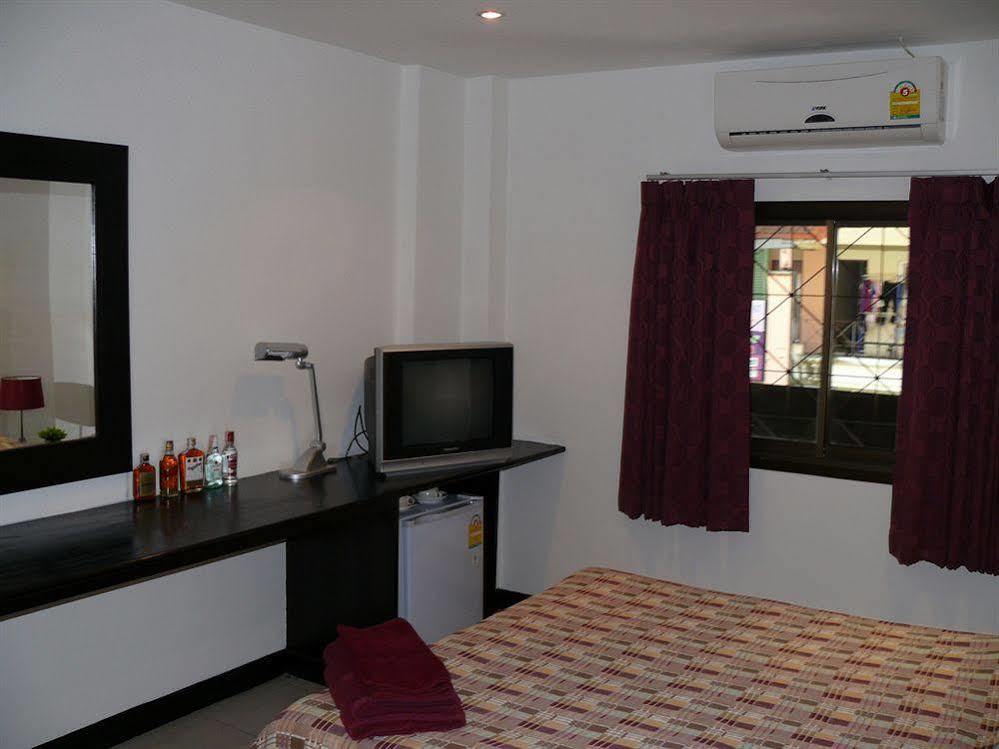 Aquarius Gay Pensión&Sauna Patong Exterior foto