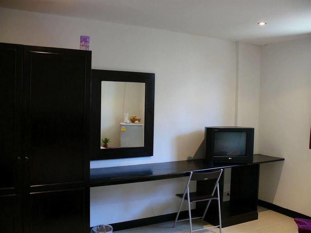 Aquarius Gay Pensión&Sauna Patong Exterior foto