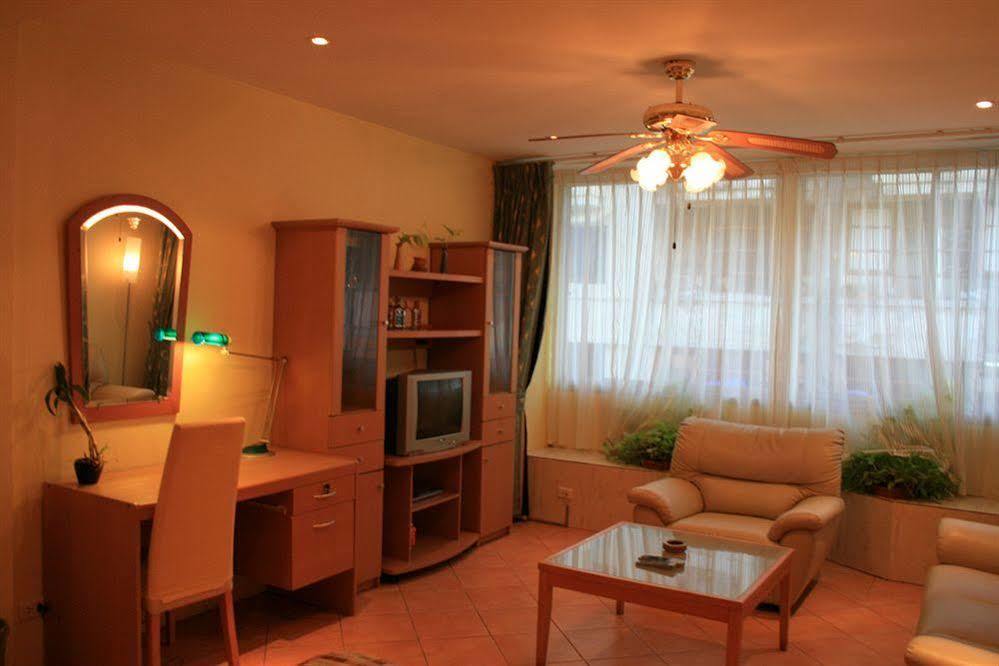 Aquarius Gay Pensión&Sauna Patong Exterior foto