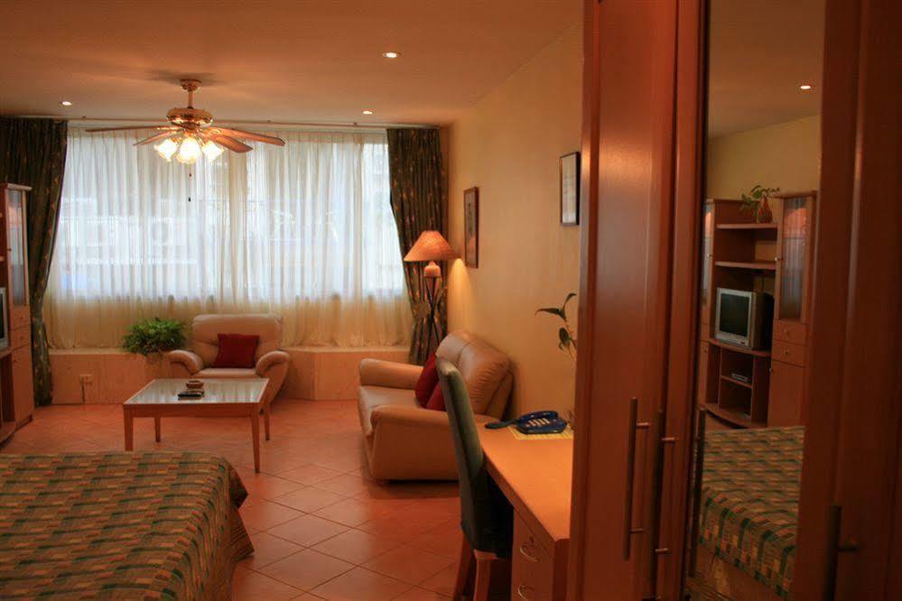 Aquarius Gay Pensión&Sauna Patong Exterior foto